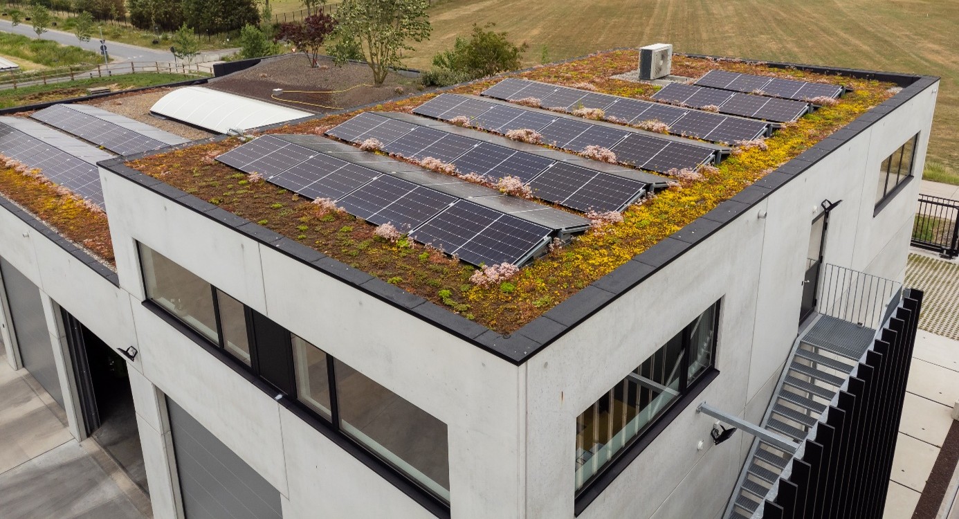 EMC Greenroofs - Kenniscentrum - Groendak met zonnepanelen